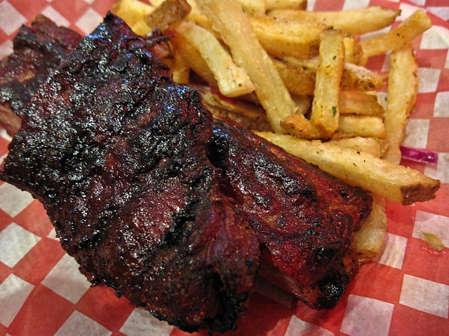 Spicy pork ribs with dry rubbed fries