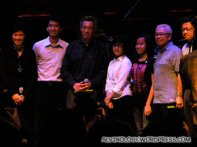 PM Lee with three students who volunteered to go on stage and the other three VIPs