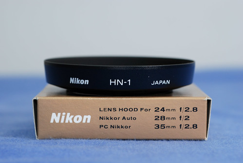 HN-1 是針對 24 f/2.8, 28 f/2, 35 f/2.8 設計的遮光罩