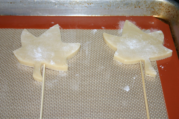 baking leaf cookies