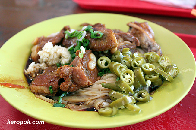 Pork rib and chicken wings noodles