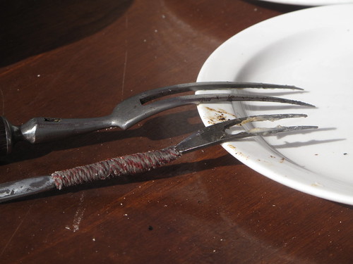 Special 2-pronged forks for flipping over
