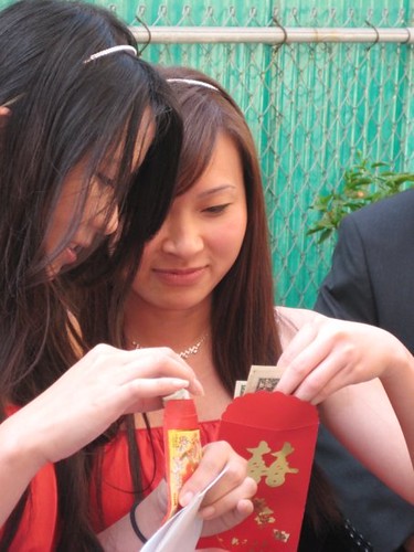 Bridesmaids counting red envelopes