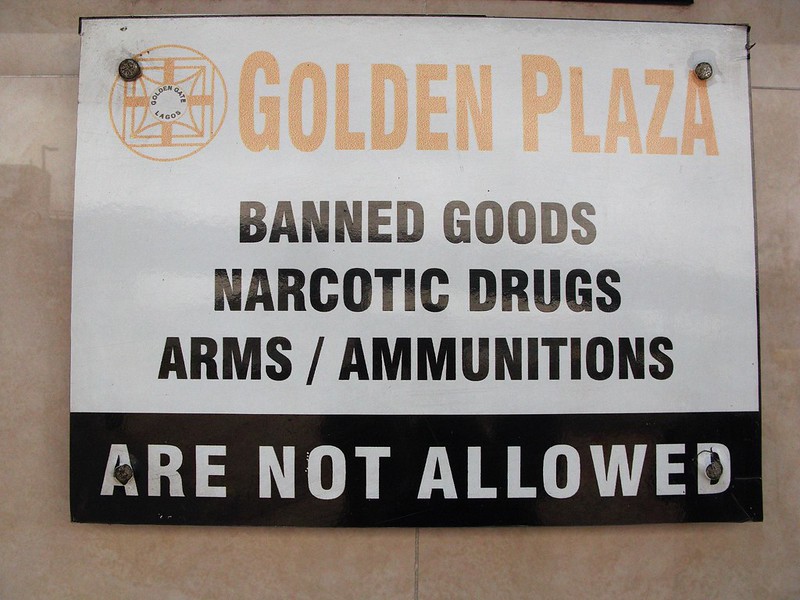 Golden Plaza - Prohibited Items<br/>© <a href="https://flickr.com/people/51035616481@N01" target="_blank" rel="nofollow">51035616481@N01</a> (<a href="https://flickr.com/photo.gne?id=3995205697" target="_blank" rel="nofollow">Flickr</a>)