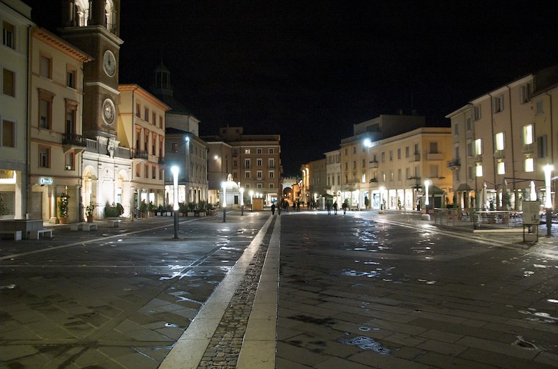 Piazza Tre martiri by night<br/>© <a href="https://flickr.com/people/88641108@N00" target="_blank" rel="nofollow">88641108@N00</a> (<a href="https://flickr.com/photo.gne?id=4113565658" target="_blank" rel="nofollow">Flickr</a>)