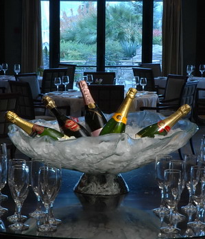 Glass ice bowl and glass champagne bucket as buffet ideas