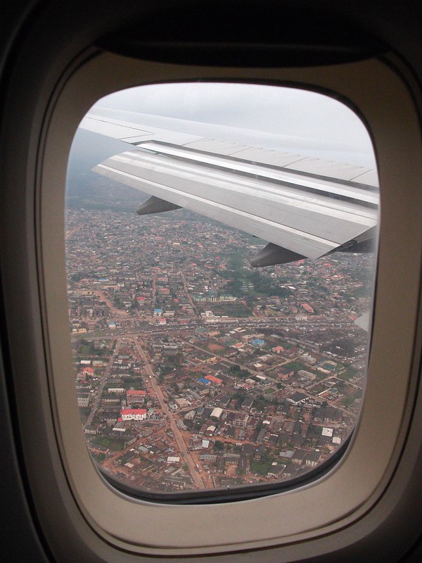 Lagos from the Air<br/>© <a href="https://flickr.com/people/51035616481@N01" target="_blank" rel="nofollow">51035616481@N01</a> (<a href="https://flickr.com/photo.gne?id=3995958092" target="_blank" rel="nofollow">Flickr</a>)