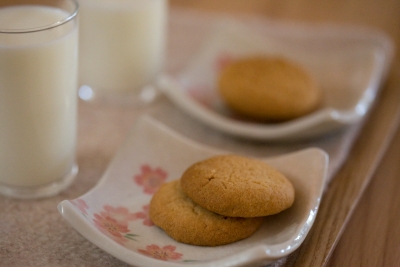 peanut butter cookies and milk