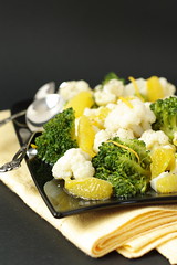 Salade broccoli, chou-fleur et orange