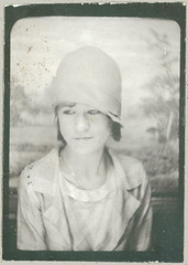 PhotoBooth young girl with hat