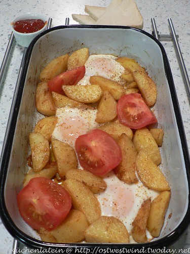 Ofen gebackene Eier mit Kartoffelspalten