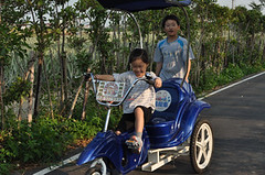 20091120-yoyo騎三輪車 (2)