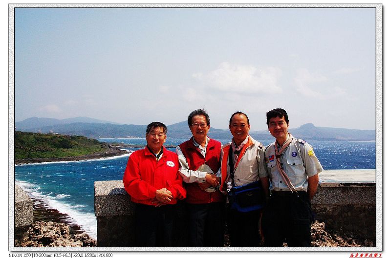 左至右：林盛隆老師、鄭英一校長、洪榮元夥伴、黃豐珍夥伴