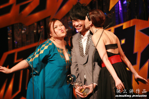 Nicholas Teo – MYAstro Music Awards 张栋樑 – 至尊流行榜頒獎典禮 2009
