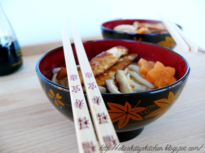 Udon soup con pollo e funghi shitake