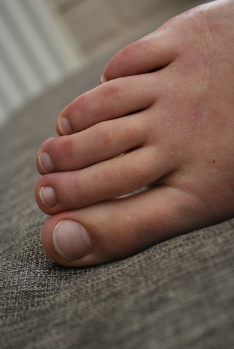 Toes hania long Searching for