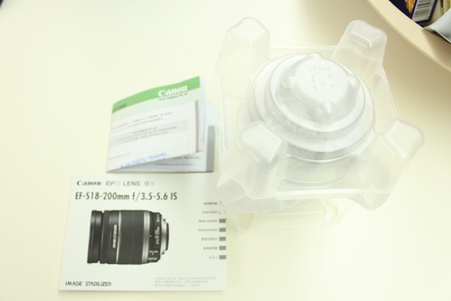 EF-S18-200mm Lens Box Contents
