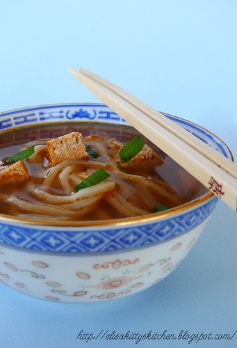 Cantoon noodle and tofu sup