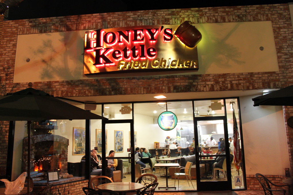 oolong milk tea: Culver City: Honey's Kettle Fried Chicken