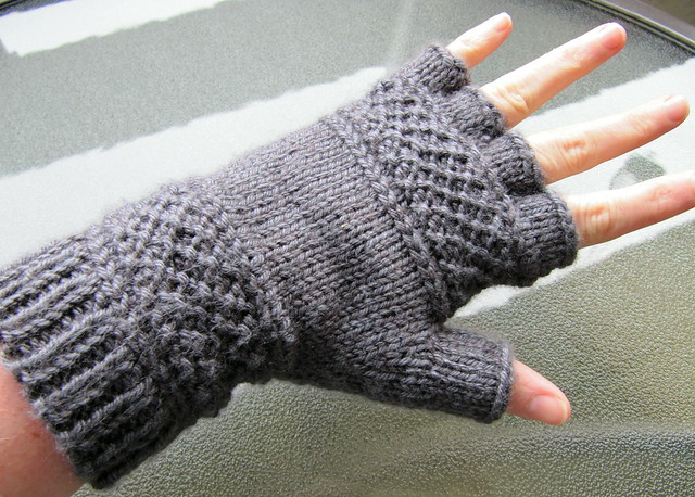 Handmade Hipster: Fingerless Gloves to Knit, Crochet, and Sew
