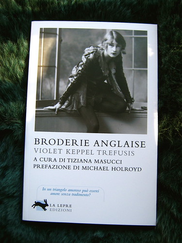 Violet Keppel Trefusis, Broderie Anglaise, La lepre edizioni 2010; prog. grafico: Francesca Schiavoni; alla cop.: "Stephanie Stephen interpreta Peter Pan, 1905 - ©Getty Archives" (part.), 1