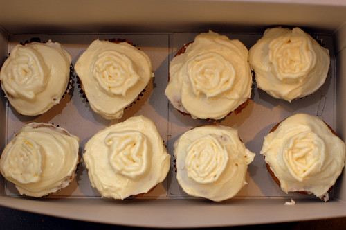 pumpkin spice cupcakes with maple cinnamon frosting