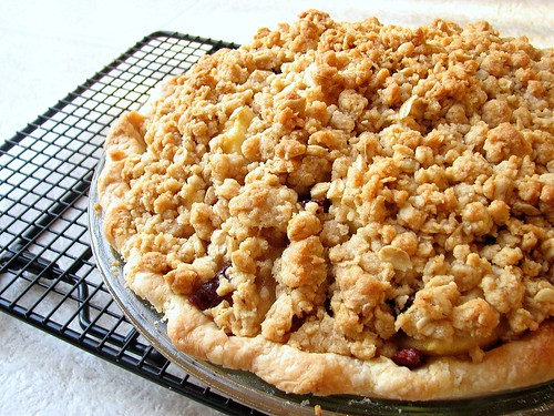Pear Cranberry Crumble Pie