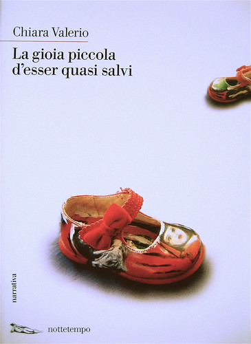 Chiara Valerio, La gioia piccola d'esser quasi salvi, ©nottetempo 2009: progetto grafico Dario e Fabio Zannier; cop.: Fabio Zannier; alla cop.: part. di "Cappuccetto rosso, attenti al lupo", di Gloria Pastore (© di), 3