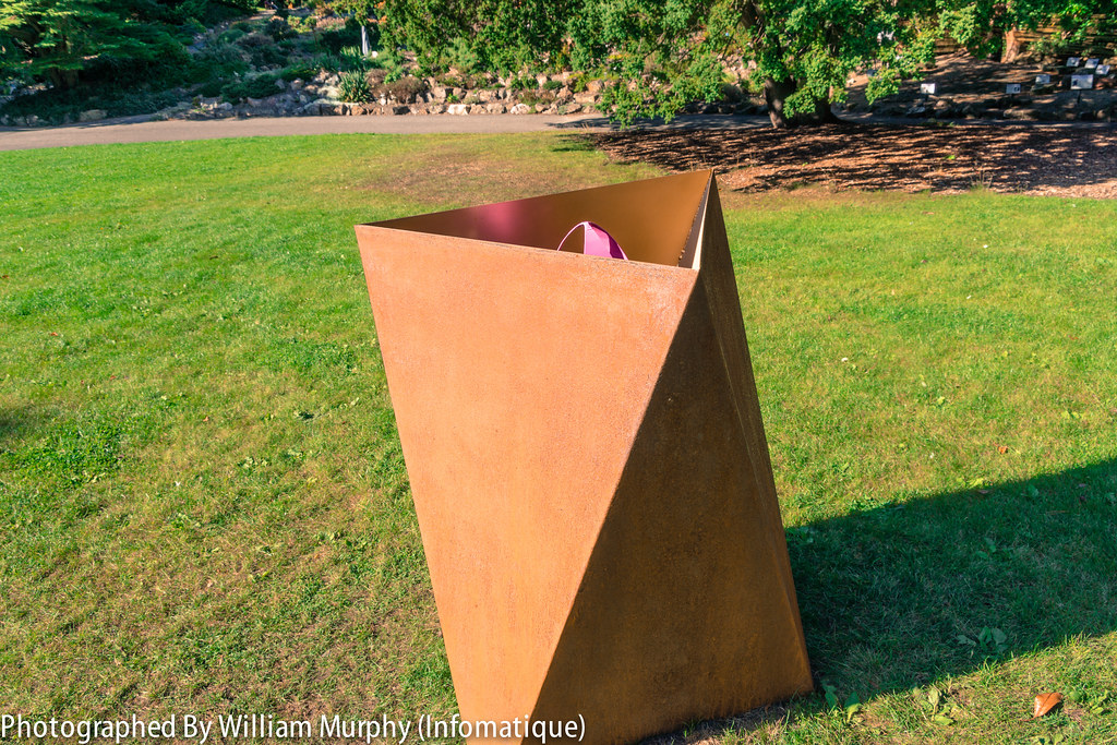 Sculpture In Context 2013 In The Botanic Gardens - Chalybs Flos By Trisha Moore
