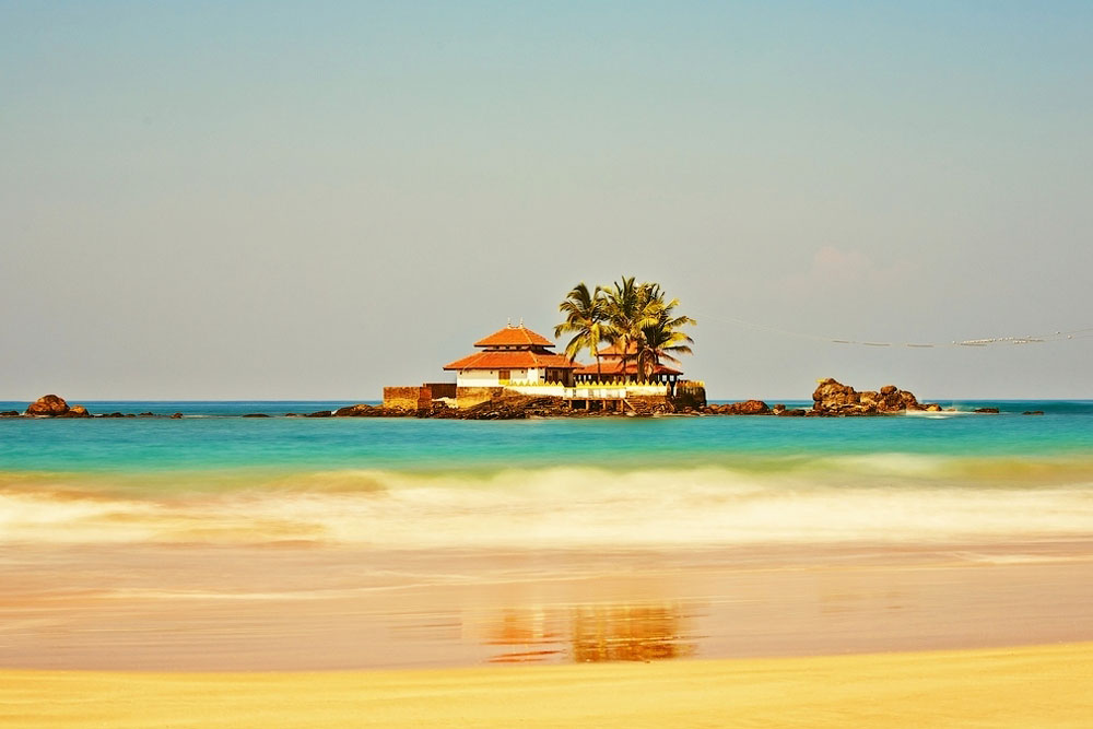 Шри ланка 20. Хиккадува Шри Ланка. Красивые фото Шри Ланки. Храм Хиккадува. Шри-Ланка фото пляжей.