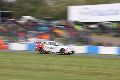 Árón Taylor-Smith in race one at the British Touring Car Championship 2017 at Donington Park