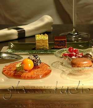 petit_fours_mignardise_glass_dessert_plates