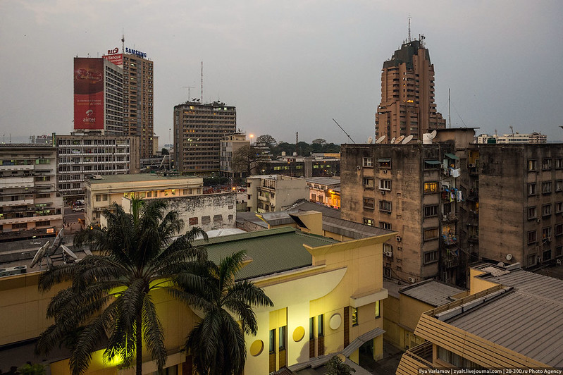 Evening view from hotel, Kinshasa<br/>© <a href="https://flickr.com/people/26551204@N08" target="_blank" rel="nofollow">26551204@N08</a> (<a href="https://flickr.com/photo.gne?id=9578716466" target="_blank" rel="nofollow">Flickr</a>)