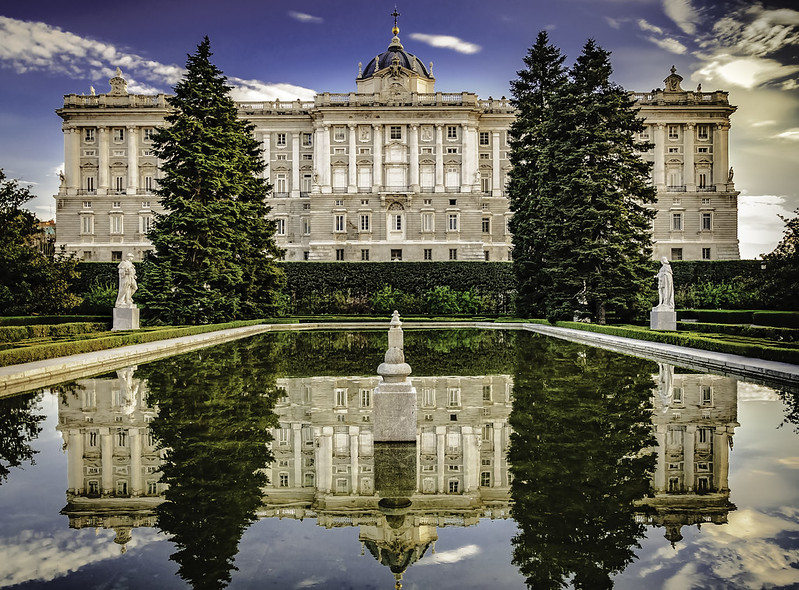 Royal Palace Of Madrid<br/>© <a href="https://flickr.com/people/147561804@N07" target="_blank" rel="nofollow">147561804@N07</a> (<a href="https://flickr.com/photo.gne?id=33413495572" target="_blank" rel="nofollow">Flickr</a>)
