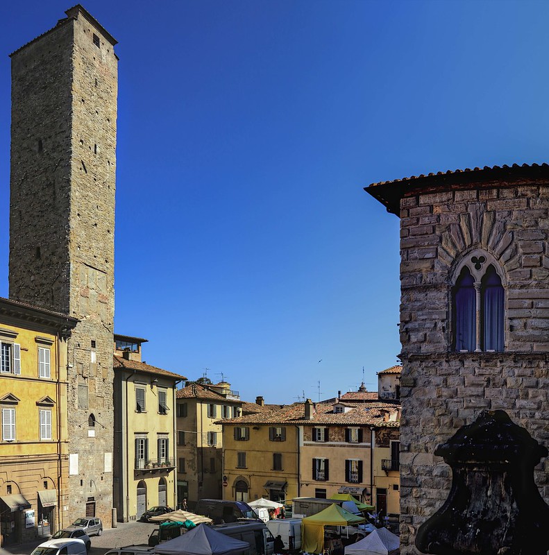Torre Civica<br/>© <a href="https://flickr.com/people/132956738@N06" target="_blank" rel="nofollow">132956738@N06</a> (<a href="https://flickr.com/photo.gne?id=33159512443" target="_blank" rel="nofollow">Flickr</a>)
