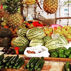 A little bit of this, a little bit of that . #Day116 #everydaymarket . (c) Marlene C. Francia 2017 . . . . . . . . . . . . . . . . #ALittleBitOfThisALittleBitOfThat #fruits #vegetables #WhereWeShop #ColorsOfAfrica #everydayafrica #everydaykenya #everydayn