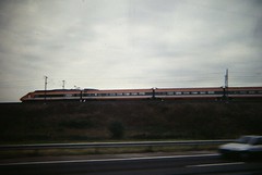 Anglų lietuvių žodynas. Žodis bullet train reiškia n supergreitasis traukinys (ypač Japonijoje) lietuviškai.