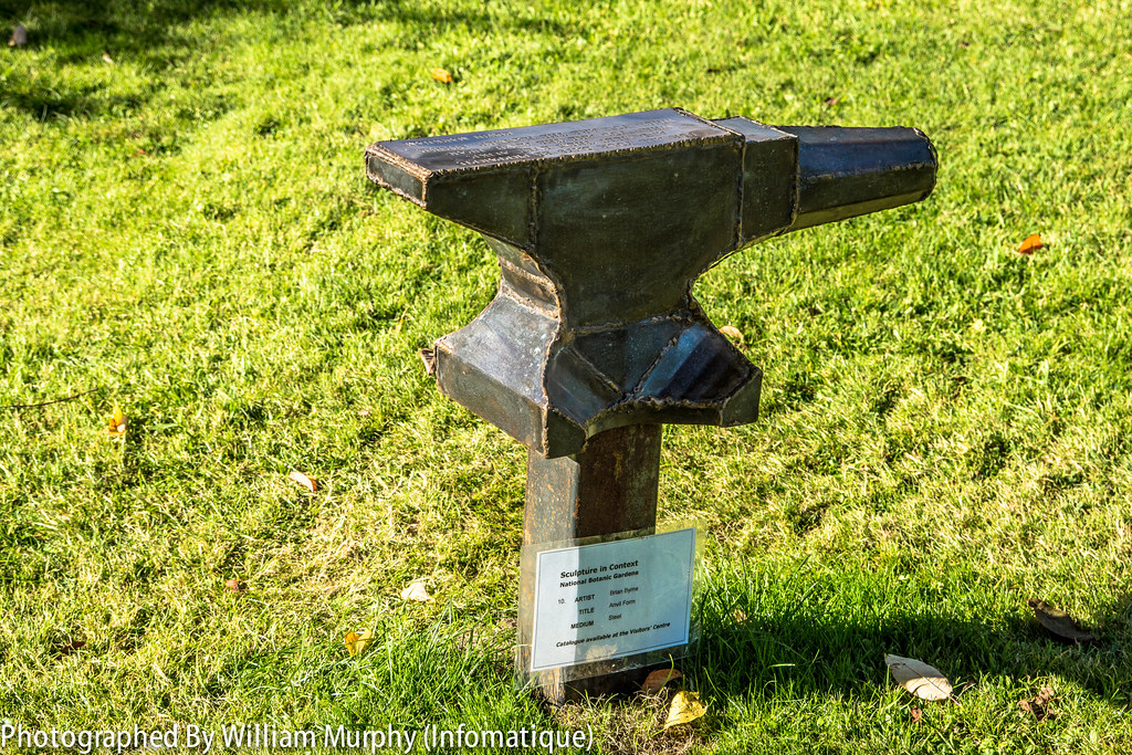 Anvil Form By Brian Byrne - Sculpture In Context 2013 In The Botanic Gardens