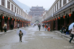 29 Sichuan. Vieille ville de Songpan • <a style="font-size:0.8em;" href="http://www.flickr.com/photos/96142458@N04/8780486541/" target="_blank">View on Flickr</a>