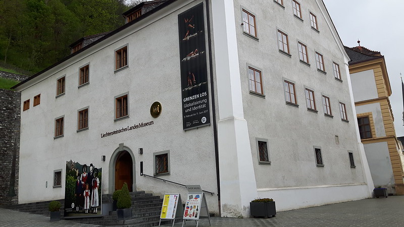 Building of State Museum of Liechtenstein in Vaduz. April 18, 2017<br/>© <a href="https://flickr.com/people/86617138@N00" target="_blank" rel="nofollow">86617138@N00</a> (<a href="https://flickr.com/photo.gne?id=34002543442" target="_blank" rel="nofollow">Flickr</a>)