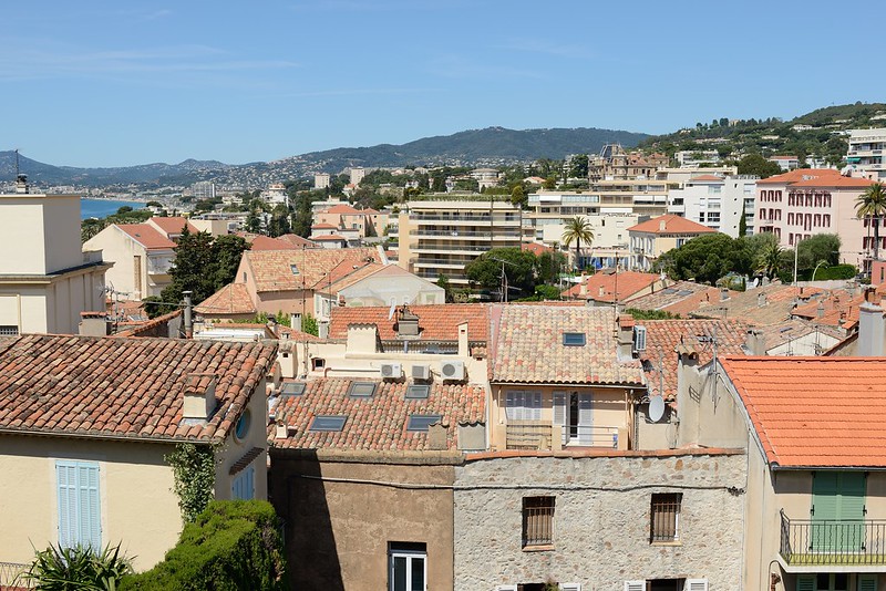 1017-20160524_Cannes-Cote d'Azur-France-view WSW from old walls of Fortress (above Old Town) across W section of City<br/>© <a href="https://flickr.com/people/25326534@N05" target="_blank" rel="nofollow">25326534@N05</a> (<a href="https://flickr.com/photo.gne?id=33133094671" target="_blank" rel="nofollow">Flickr</a>)