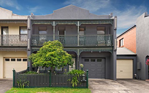 10 Peppercorn Tce, Pascoe Vale South VIC 3044