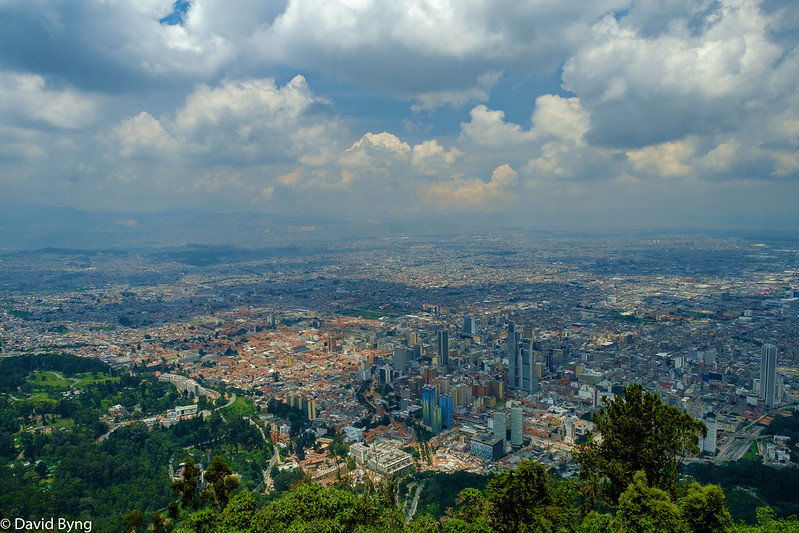 Looking Out Over Bogota from Mount Monserrate.<br/>© <a href="https://flickr.com/people/92381115@N07" target="_blank" rel="nofollow">92381115@N07</a> (<a href="https://flickr.com/photo.gne?id=33552793920" target="_blank" rel="nofollow">Flickr</a>)