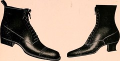 Anglų lietuvių žodynas. Žodis boot maker reiškia įkrovos maker lietuviškai.