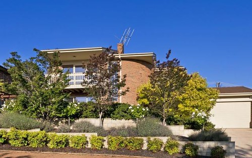 12 Whitty Crescent, Isaacs ACT