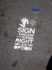Anglų lietuvių žodynas. Žodis sign-language reiškia gestų kalbos lietuviškai.