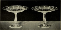 Anglų lietuvių žodynas. Žodis cocktail sauce reiškia kokteilio padažas lietuviškai.