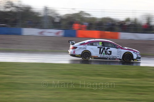 Mike Epps in race three at the British Touring Car Championship 2017 at Donington Park