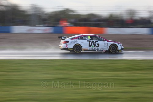 Mike Epps in race three at the British Touring Car Championship 2017 at Donington Park
