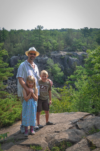 Ben, Kai and Nora pose on the edge of cliff in the park. • <a style="font-size:0.8em;" href="http://www.flickr.com/photos/96277117@N00/14779442486/" target="_blank">View on Flickr</a>